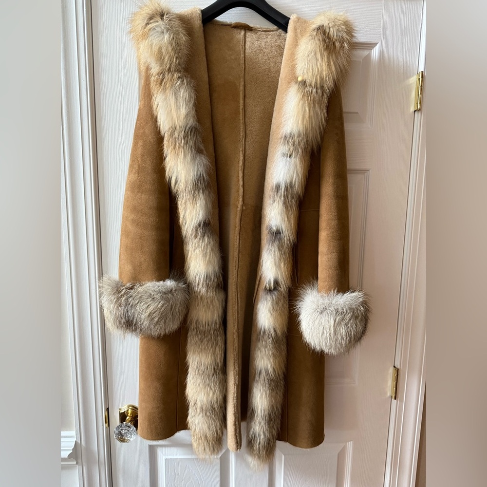 Maximilian Furs Bloomingdales shearling
 Hooded coat with Fox trim. Size 8